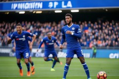 T1战队电竞对决惊人开局：15分钟经济领先3800金，团队协作显神威